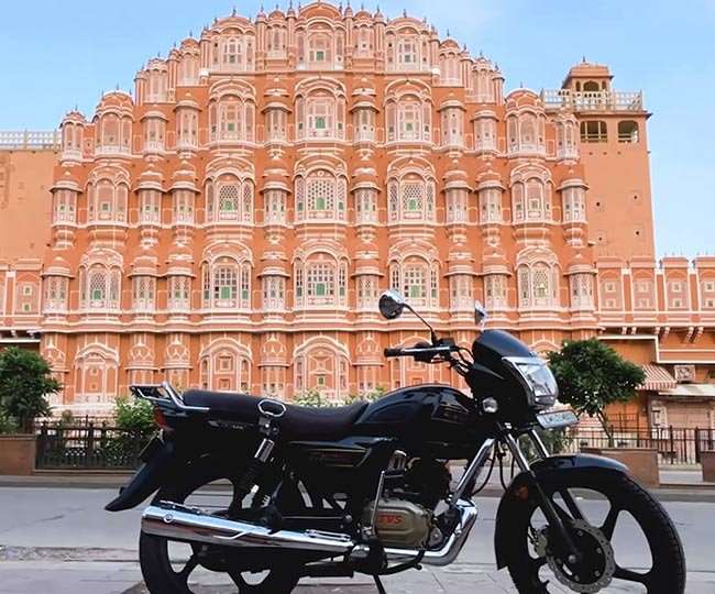जयपुर अपने नायाब पत्थर और सांगानेरी हैंड प्रिंट के लिए काफी प्रसिद्ध है,
