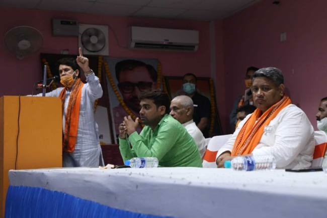 विकास योजनाओं के नाम पर वोट मांगें : अनुराग ठाकुर