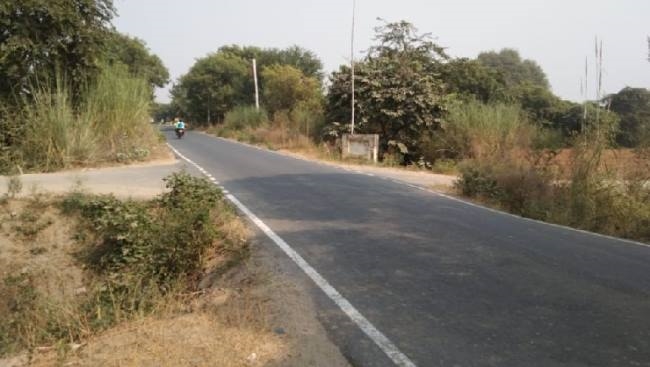 हादसों को दावत दे रही बंबा की पुलिया