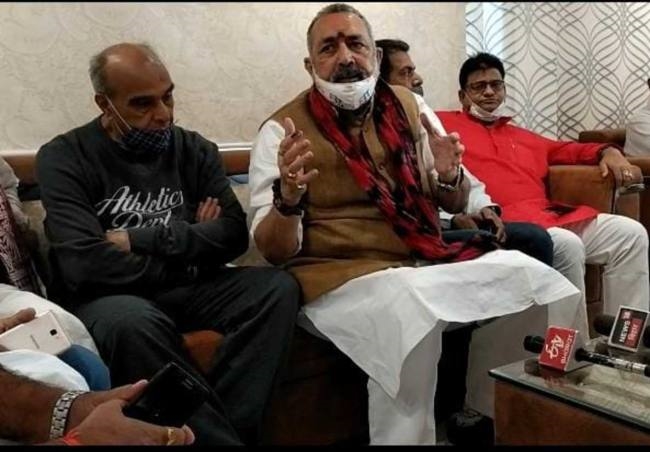 बिहार में बम फोड़ने वाली सरकार चाहिए कि नारियल फोड़ने वाली : गिरिराज सिंह