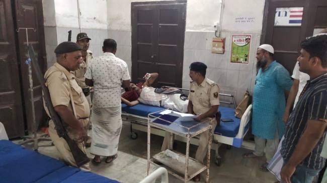 जुलूस निकालने पर नवनिर्वाचित मुखिया व पूर्व मुखिया के समर्थकों में भिड़ंत, फायरिग