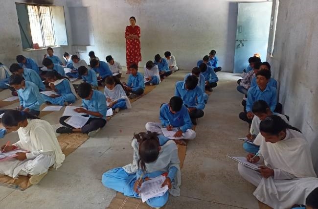 नेशनल अचीवमेंट सर्वे परीक्षा को लेकर लिया माक टेस्ट