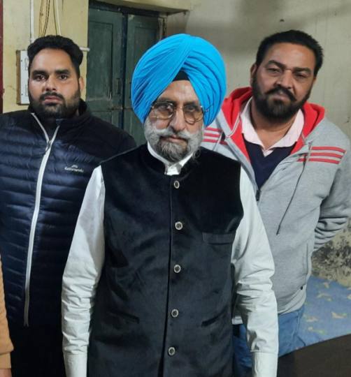 तरनतारन में हाई अलर्ट के बावजूद तीन युवकों ने पिस्तौल के बल रिटायर्ड पटवारी से छीनी कार