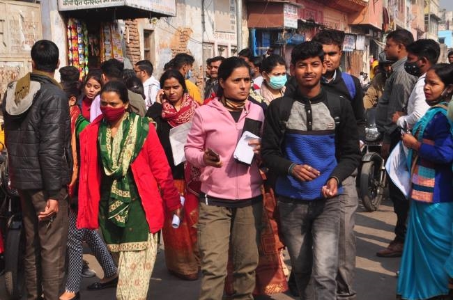 परीक्षा हुई रद, अभ्यर्थियों ने कोसी व्यवस्था