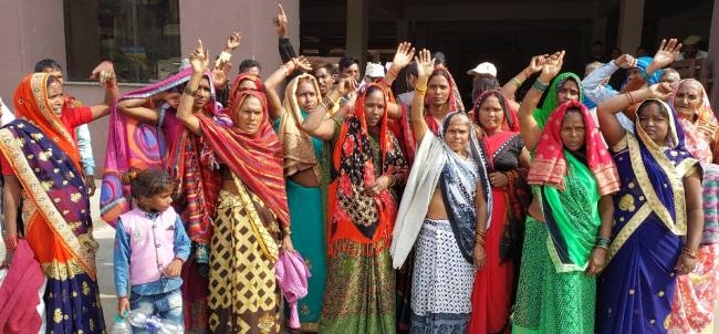 आंबेडकर पार्क की भूमि पर कब्जा कर रख दी मड़ई