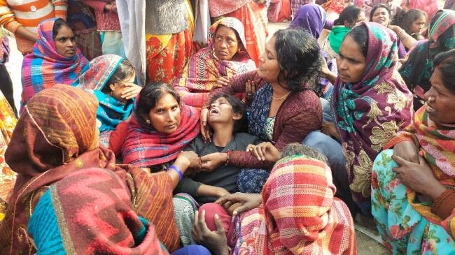 सो रहे दंपती की धारदार हथियार से हत्या