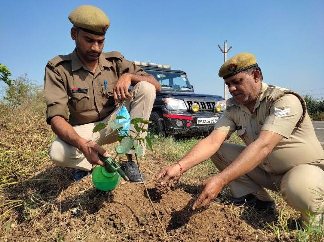 पर्यावरण को भी सुरक्षा दे रही पुलिस
