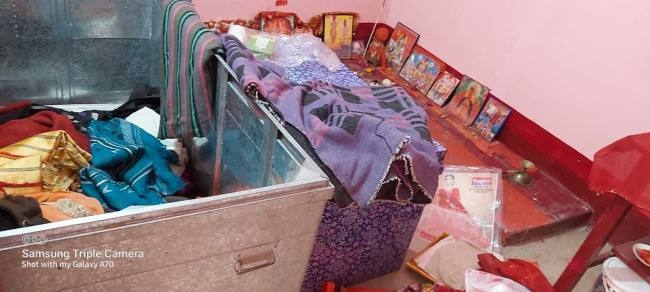 दो घरों का दरवाजा तोड़कर 2.70 लाख की चोरी