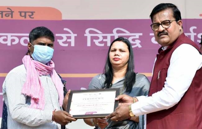 स्वच्छता सैनिकों और सफाई मित्रों को किया सम्मानित