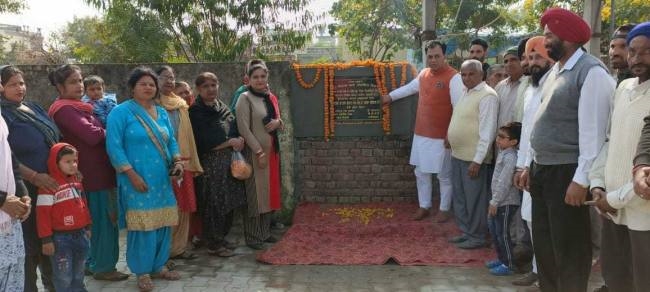 डा. राज ने गांव टोहलियां में विकास कार्यों का किया उद्घाटन
