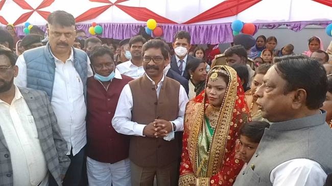 मनिका विधायक पुत्री की शादी समारोह में शामिल हुए मुख्यमंत्री
