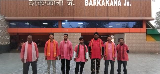 दो ट्रेनें बंद, कुलियों पर रोजगार का संकट