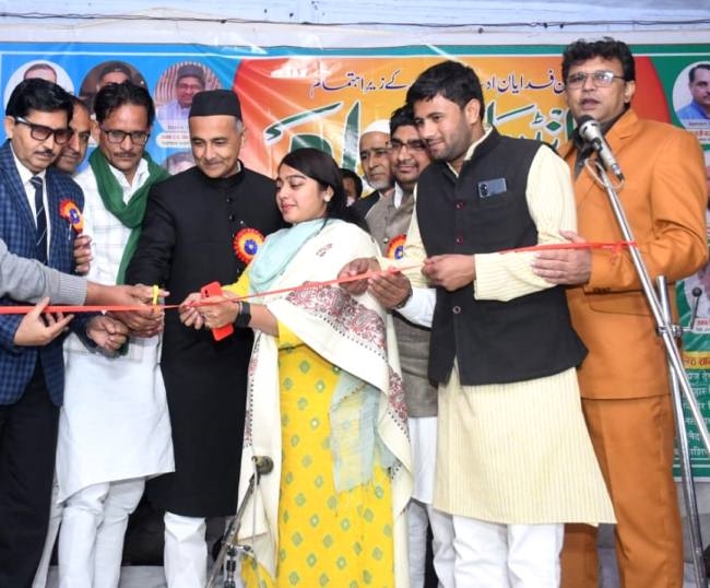 बादशाहों का इंतजार करें, इतनी फुर्सत कहां फकीरों को