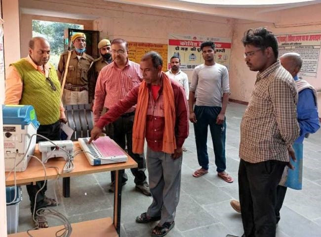 आओ बताएं, कैसे पड़ेगा आपका सही वोट