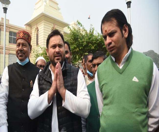 Bihar Politics: लंबे समय बाद भाई तेजस्वी यादव के साथ नजर आए तेजप्रताप, यह काम भी कर दिया