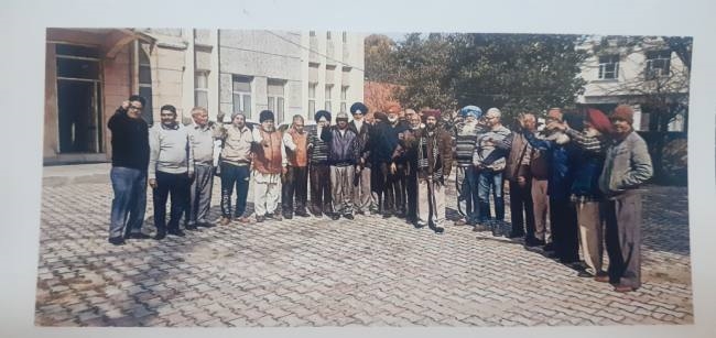 सेवानिवृत्त कर्मियों ने सरकार के खिलाफ किया प्रदर्शन