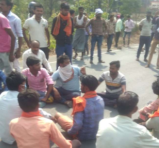 सोनभद्र में अनियंत्रित ट्रक ने बाइक में मारी टक्कर, हादसे में दो लोगों की मौत