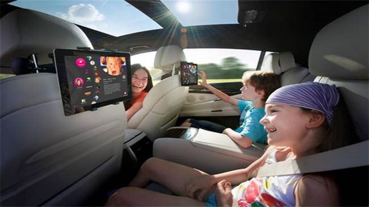 car accessories: टालें आने वाली मुसीबतें! गाड़ी में जरूर रखें ये 5 सामान