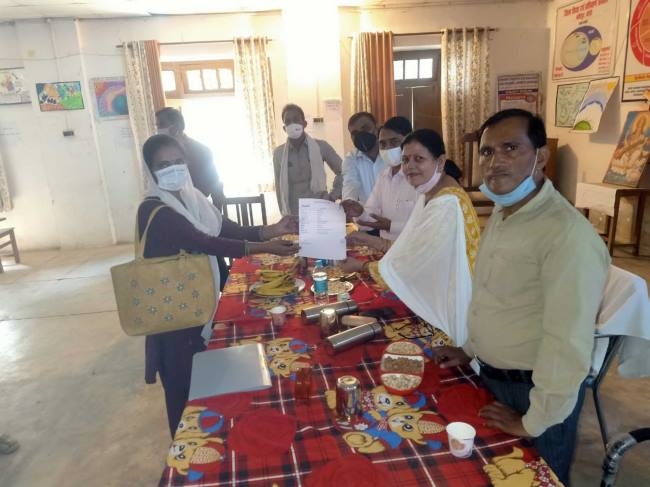 चयनित शिक्षकों को सौंपे विद्यालय आवंटन पत्र