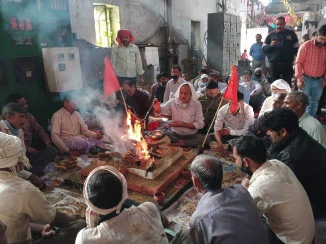 चीनी मिल में हुई ब्यॉलर की पूजा