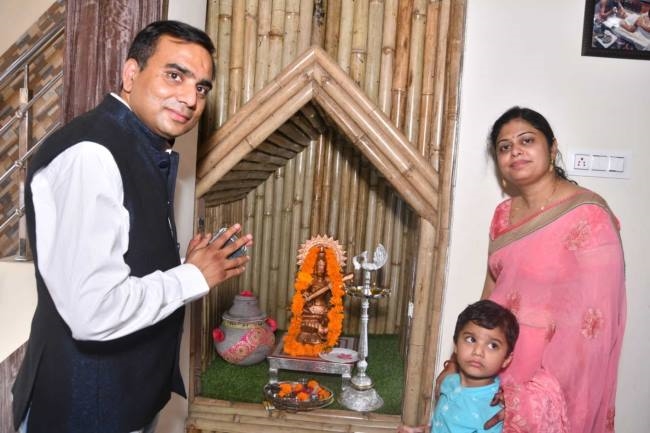 क्लीनिक की दूसरी वर्षगांठ मनाई
