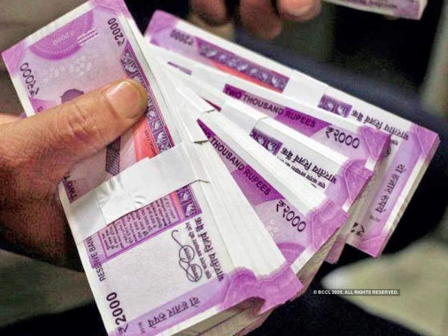 बैंक खाते से 2 लाख 40 हजार उड़ाए