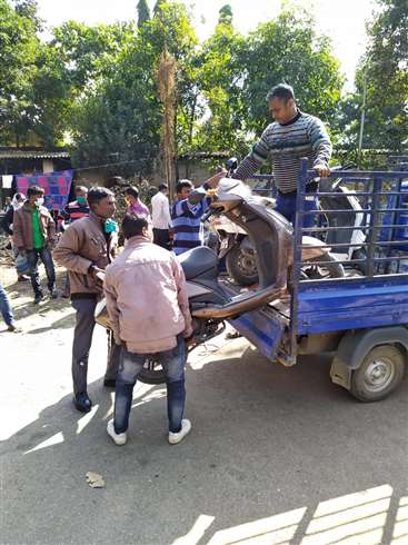जुआ अड्डा पर पुलिस ने की छापेमारी,सात गिरफ्तार, 65 हजार नकद व तीन स्कूटी जब्त
