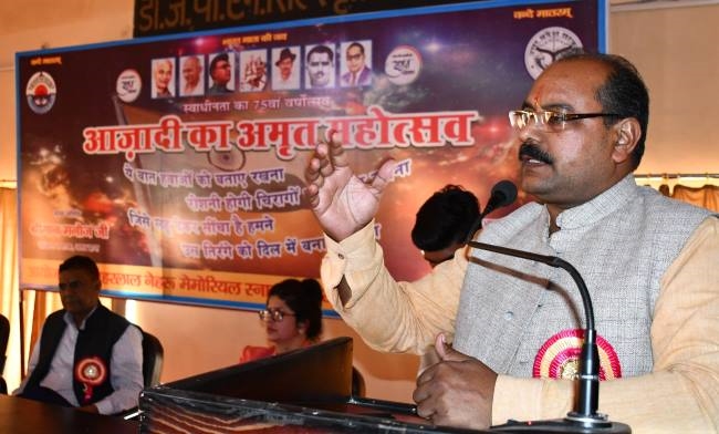 'वीरों के बलिदान से मिली देश को आजादी'
