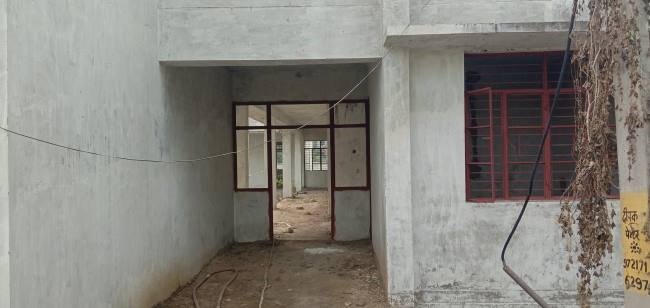 सरकारें तीन बदलीं, फिर भी पालीटेक्निक के हास्टल का निर्माण अधूरा