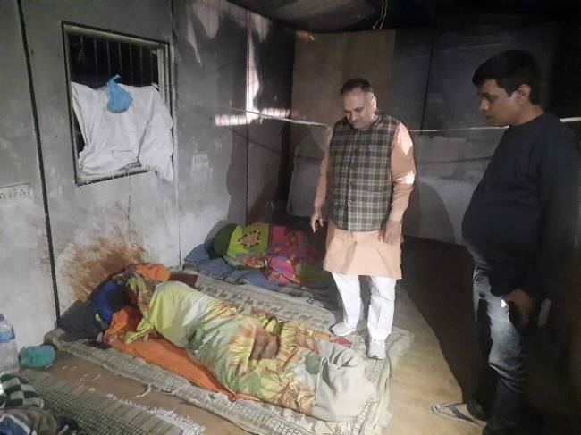 कहीं रैन बसेरों पर लटका मिला ताला, कहीं बिजली-पानी नहीं