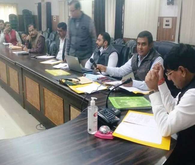 District Industries Bandhu Committee meeting : हाथरस के सलेमपुर औद्योगिक आस्थान में जल्द मिलेंगी सुविधाएं