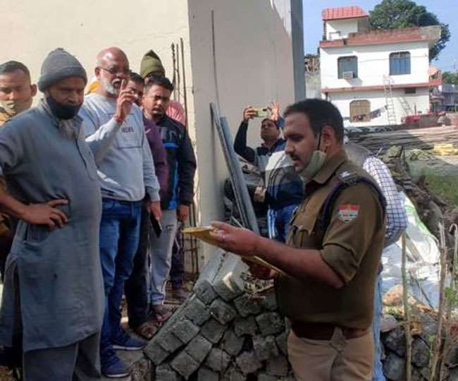 कोटद्वार में धार्मिक स्थल निर्माण पर भड़के हिंदू संगठन, सूचना पर पहुंची पुलिस ने रुकवाया कार्य
