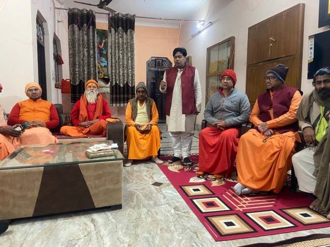 शाही मस्जिद ईदगाह में बंद कराई जाए नमाज