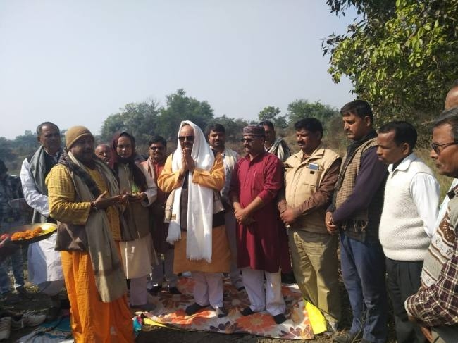 साढ़े छह लाख की लागत से बनने वाले छठ घाट का हुआ शिलान्यास