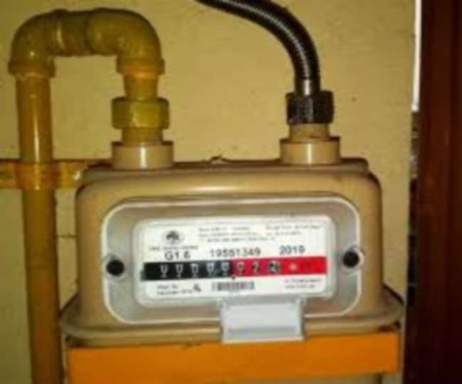PNG Gas Pipeline Damage in Agra: आगरा में पीएनजी लाइन हुई डैमेज, रात का भी नहीं मिला खाना