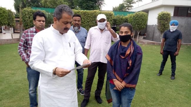 पंजाब.. धरना देने शिक्षामंत्री के घर पहुंची तो मिलने के लिए बुलाया