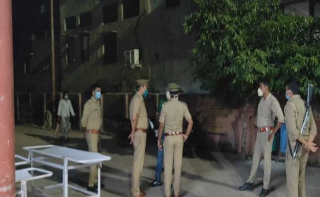 Aligarh Encounter: अलीगढ़ पुलिस की देर रात बदमाशों से मुठभेड़, दो बदमाश गोली लगने से घायल