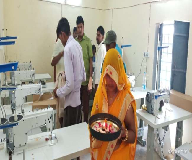 दो दोस्तों का जज्बा, कोरोना संक्रमण काल में छिना रोजगार तो खोली जींस की फैक्ट्री, दूसरों को दे रहे रोजगार