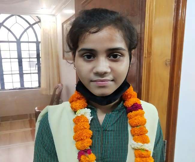 UPMSP 10, 12th Result 2021: यूपी बोर्ड में लखनऊ में बेटियों का जलवा कायम, 12 वीं में प्रियांशी और 10 वीं मे आयुषी ने मारी बाजी
