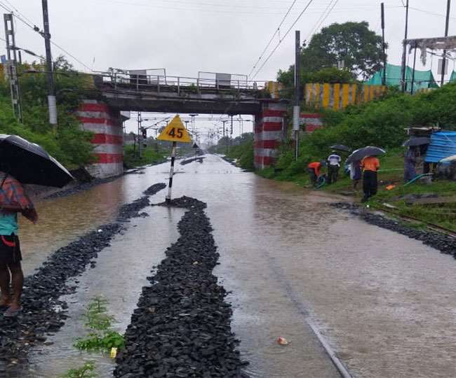 बारिश के साइड इफैक्ट: रेलवे ट्रैक पर जलजमाव के कारण ट्रेनों को किया गया रद, देखें लिस्ट