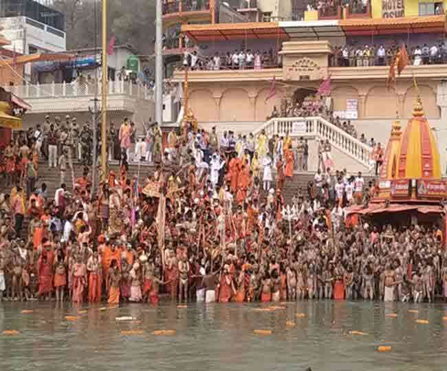 Year Ender 2021: वर्ष 2021 में 130 वर्ष बाद महामारी के साये में हुआ कुंभ