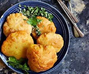 होली की तैयारियों में नहीं है लंच या डिनर बनाने का वक्त, तो 'मूंग दाल स्टफिंग खस्ता कचौड़ी' करें ट्राय