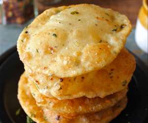 चाय, अचार, चटनी हर एक के साथ मज़ेदार लगेगी 'मसाला चीज़ पूड़ी'