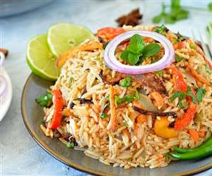 रेस्टोरेंट स्टाइल 'शाही वेज बिरयानी' बनाने के लिए फॉलो करें ये रेसिपी