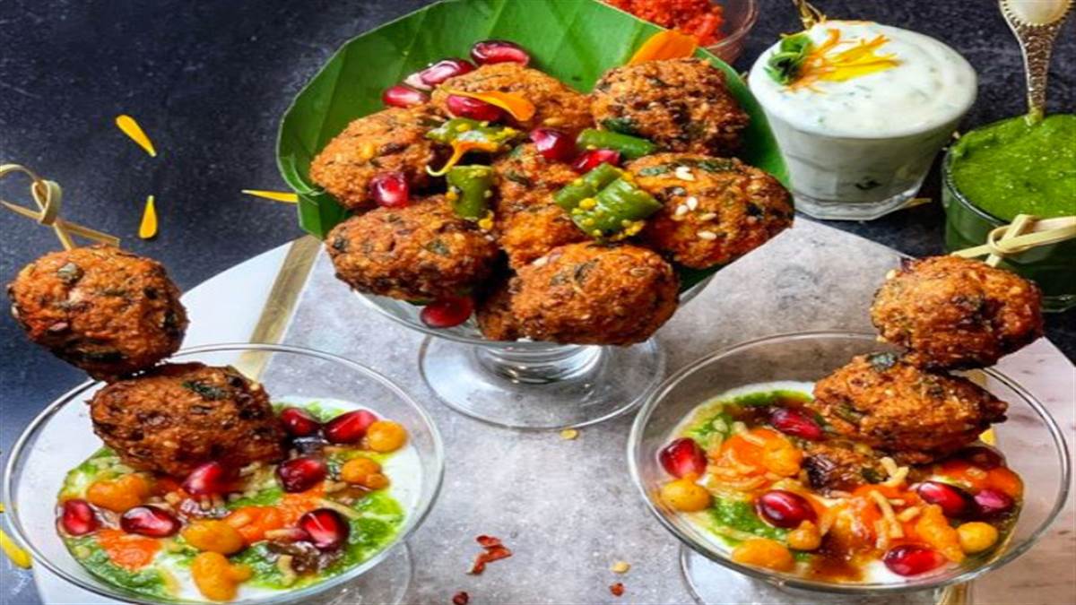 बारिश के मौसम में मसाला चाय के साथ स्नैक्स में बनाएं 'मेथी-गॉर्लिक पकौड़ा चाट' रेसिपी