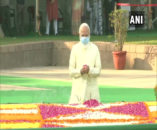पीएम मोदी ने भी अर्पित की श्रद्धांजलि