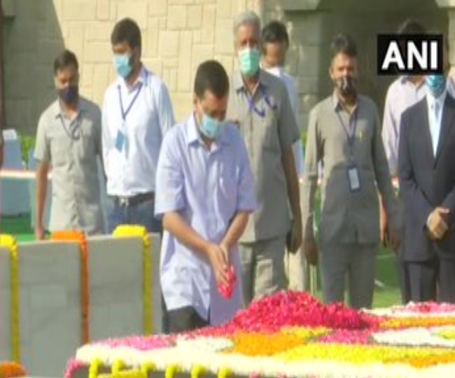 अरविंद केजरीवाल ने अर्पित की श्रद्धांजलि