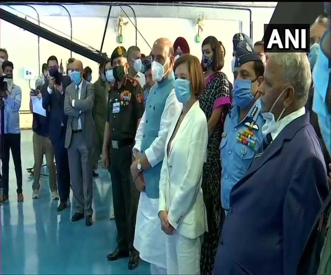 फ्रांस की रक्षामंत्री फ्लारेंसे पार्ले भी समारोह में मौजूद रही