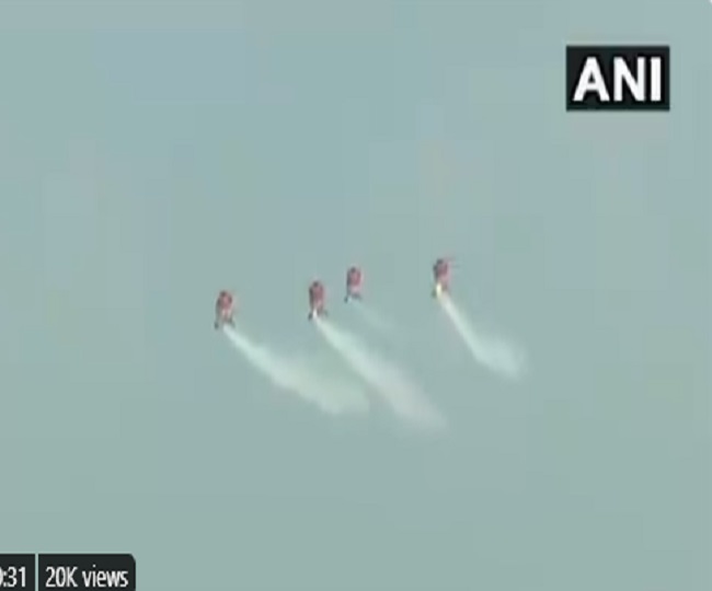 सारंग एरोबैटिक टीम ने अंबाला में राफेल समारोह में प्रदर्शन किया