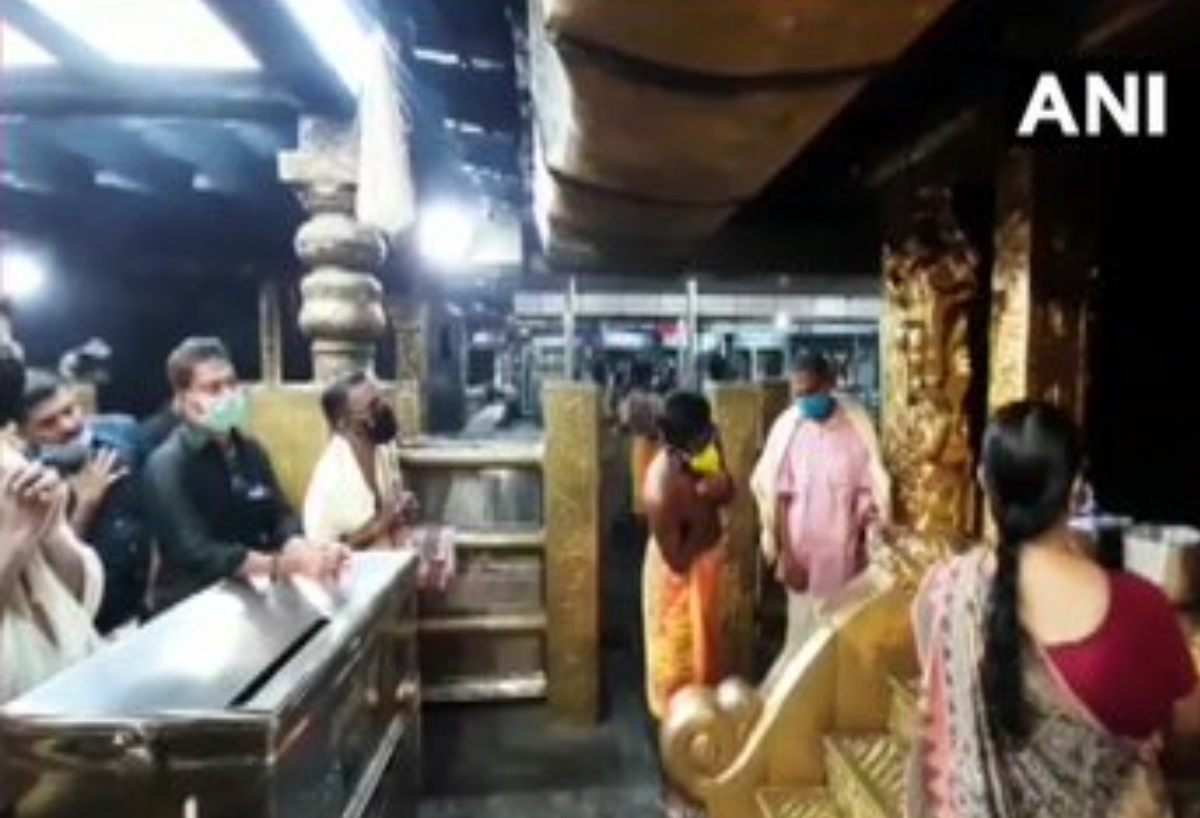 भक्तों के लिए खुला सबरीमाला मंदिर